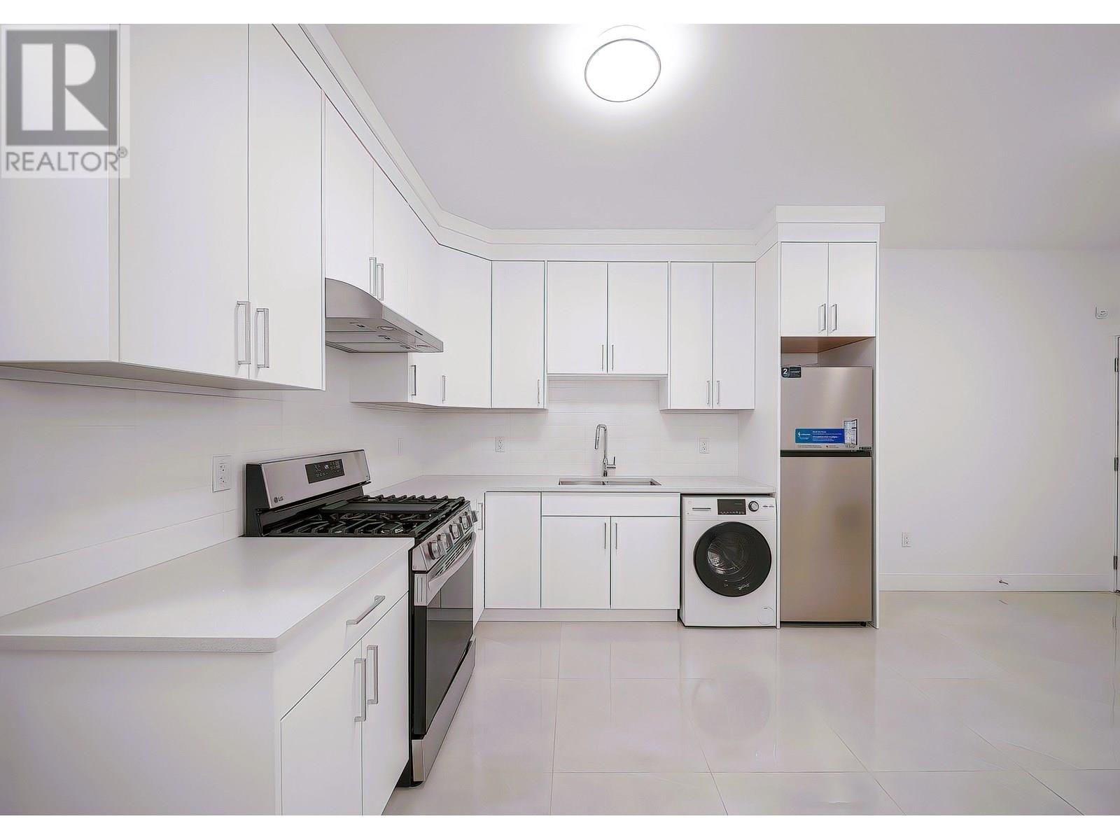 Photo 16 of 1 6691 Winch Street, Burnaby BC