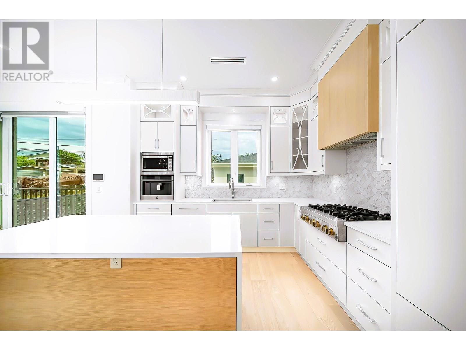 Photo 36 of 1 6691 Winch Street, Burnaby BC
