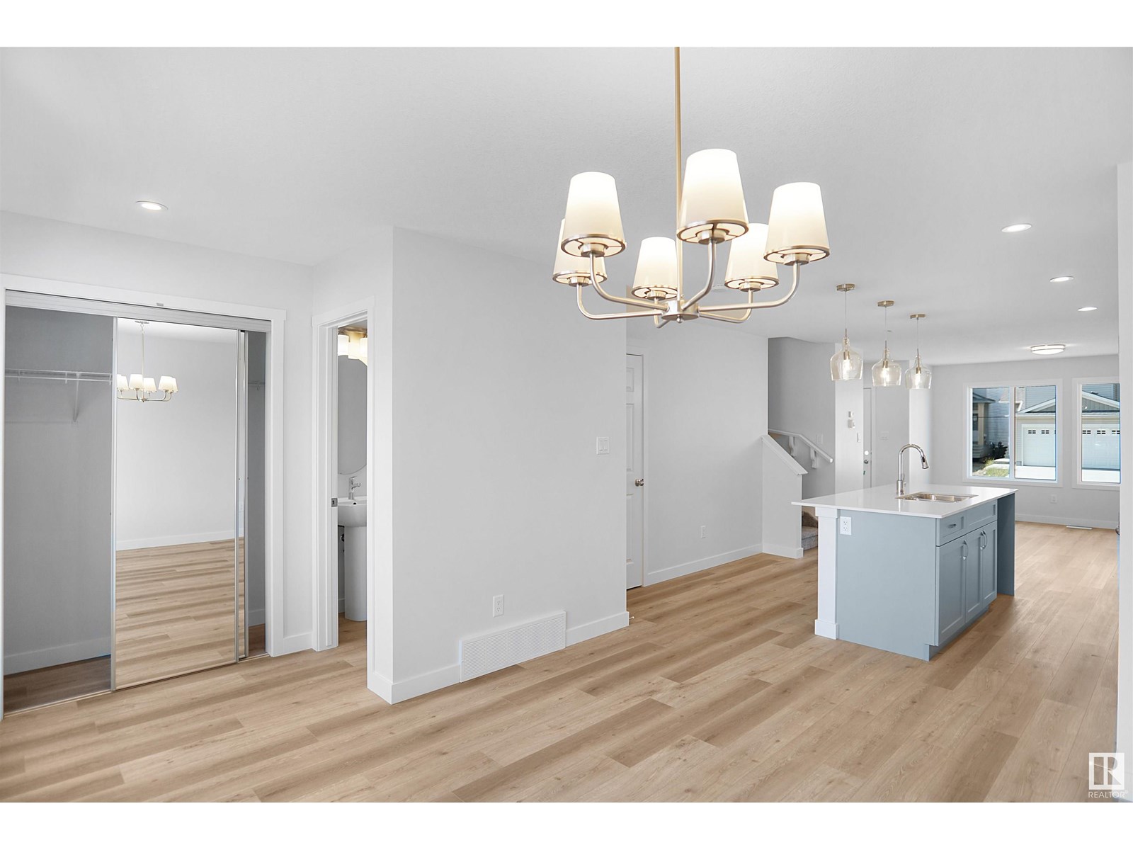Photo 12 of 20935 16 Av Nw, Edmonton AB