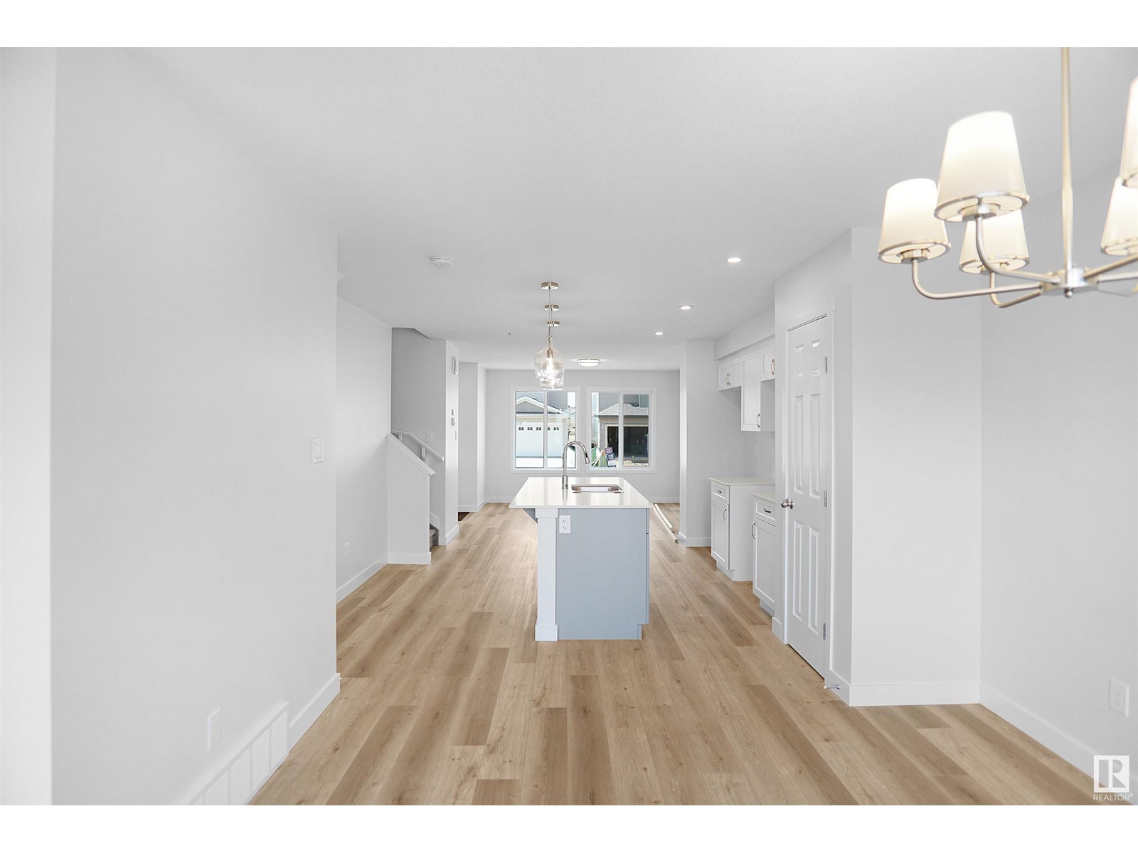Photo 13 of 20935 16 Av Nw, Edmonton AB