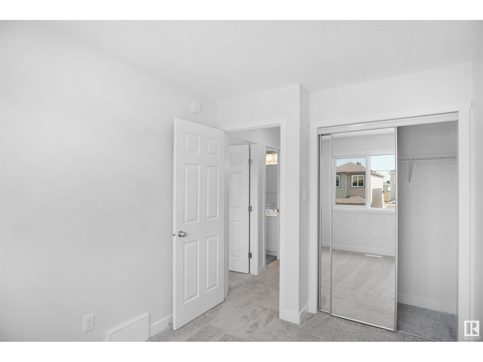 Photo 24 of 20935 16 Av Nw, Edmonton AB