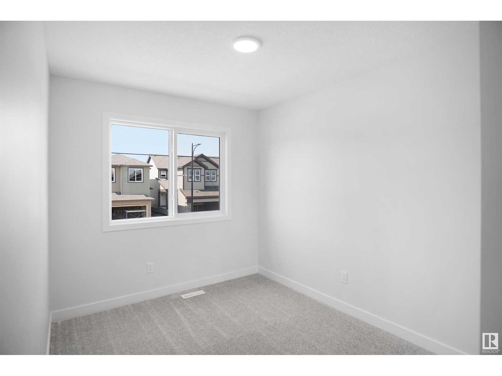 Photo 25 of 20935 16 Av Nw, Edmonton AB