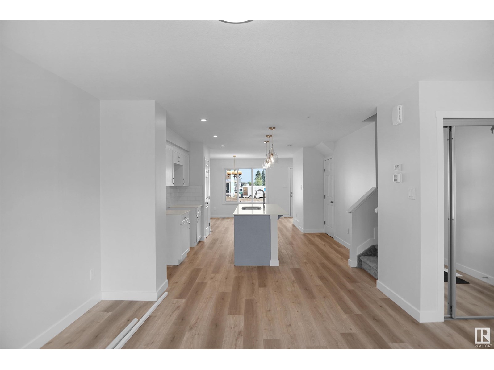 Photo 6 of 20935 16 Av Nw, Edmonton AB