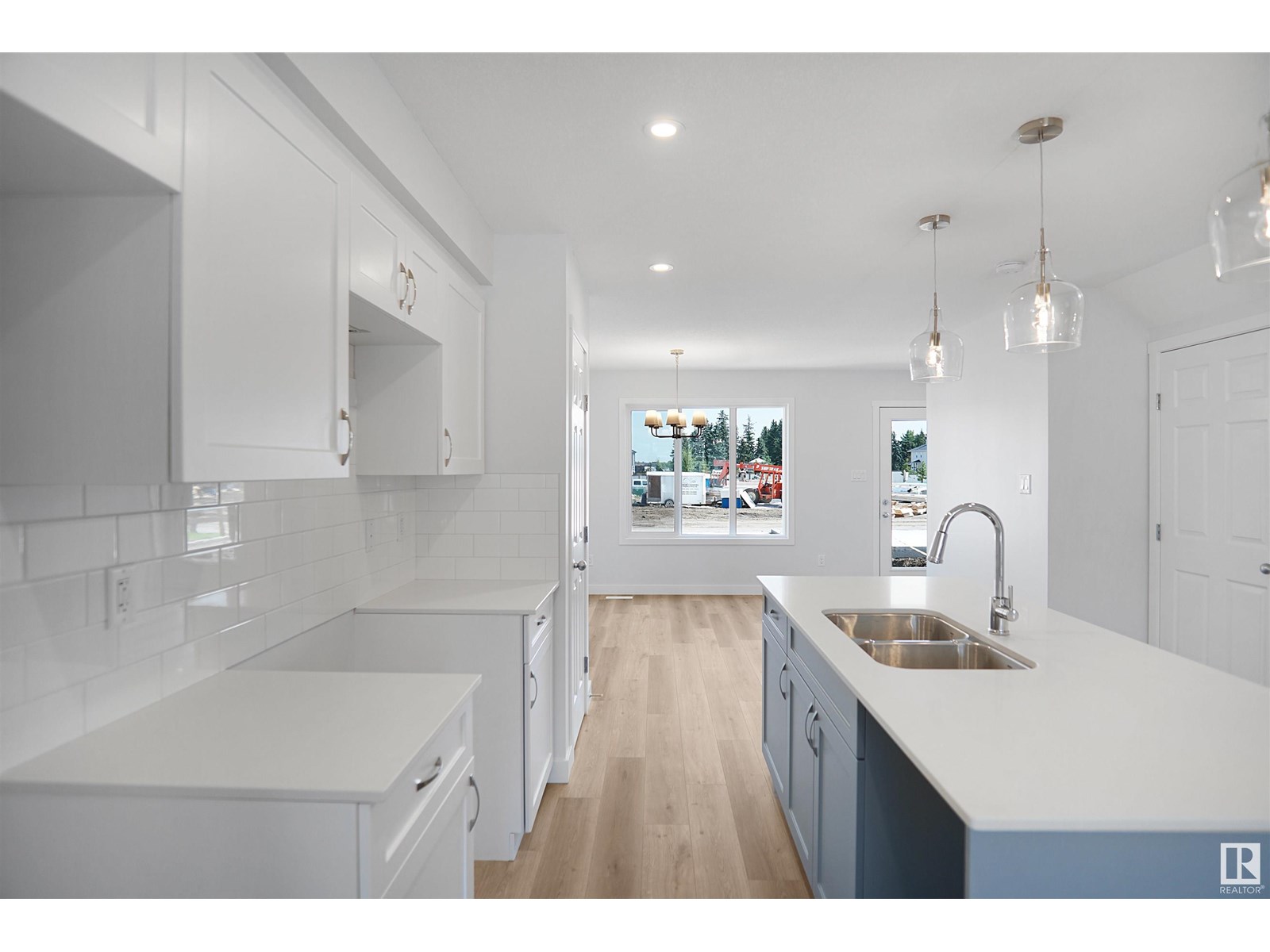 Photo 8 of 20935 16 Av Nw, Edmonton AB