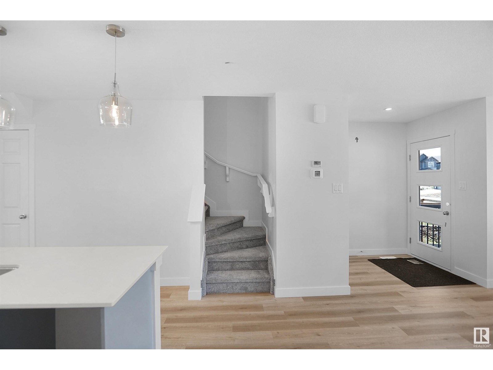 Photo 9 of 20935 16 Av Nw, Edmonton AB