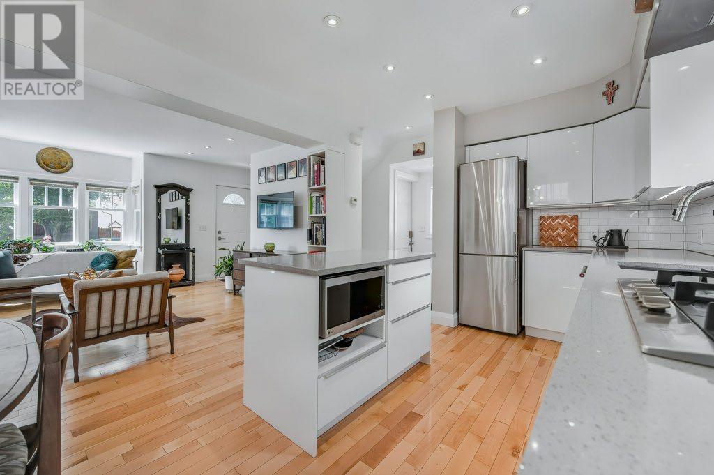 Single Family House for Sale in   Avenue NE Renfrew Calgary 