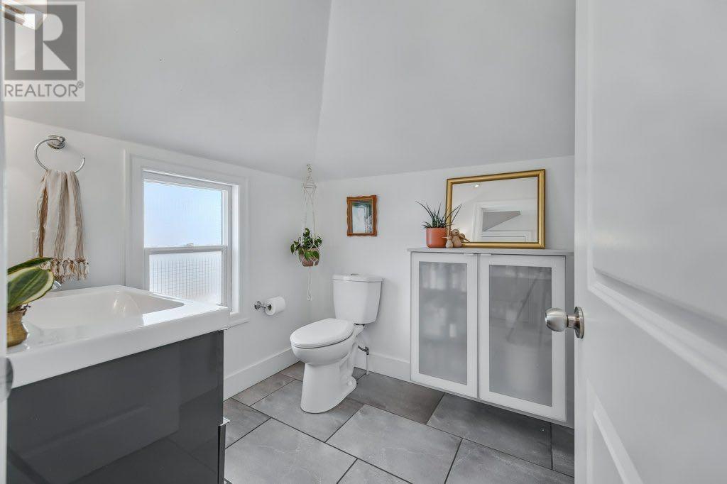 Single Family House for Sale in   Avenue NE Renfrew Calgary 