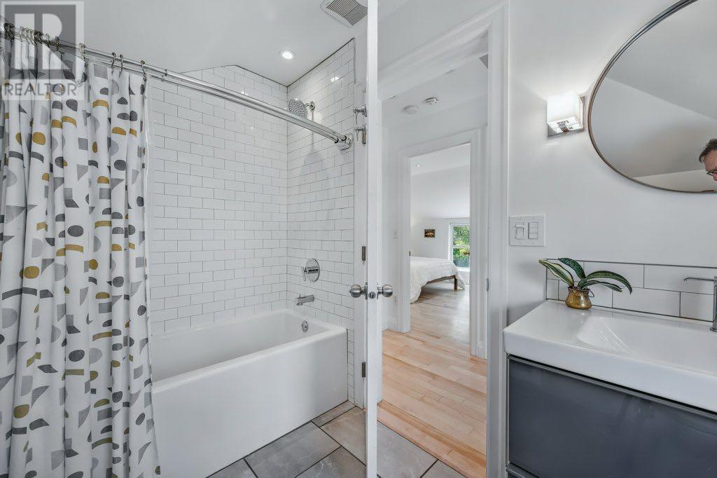 Single Family House for Sale in   Avenue NE Renfrew Calgary 