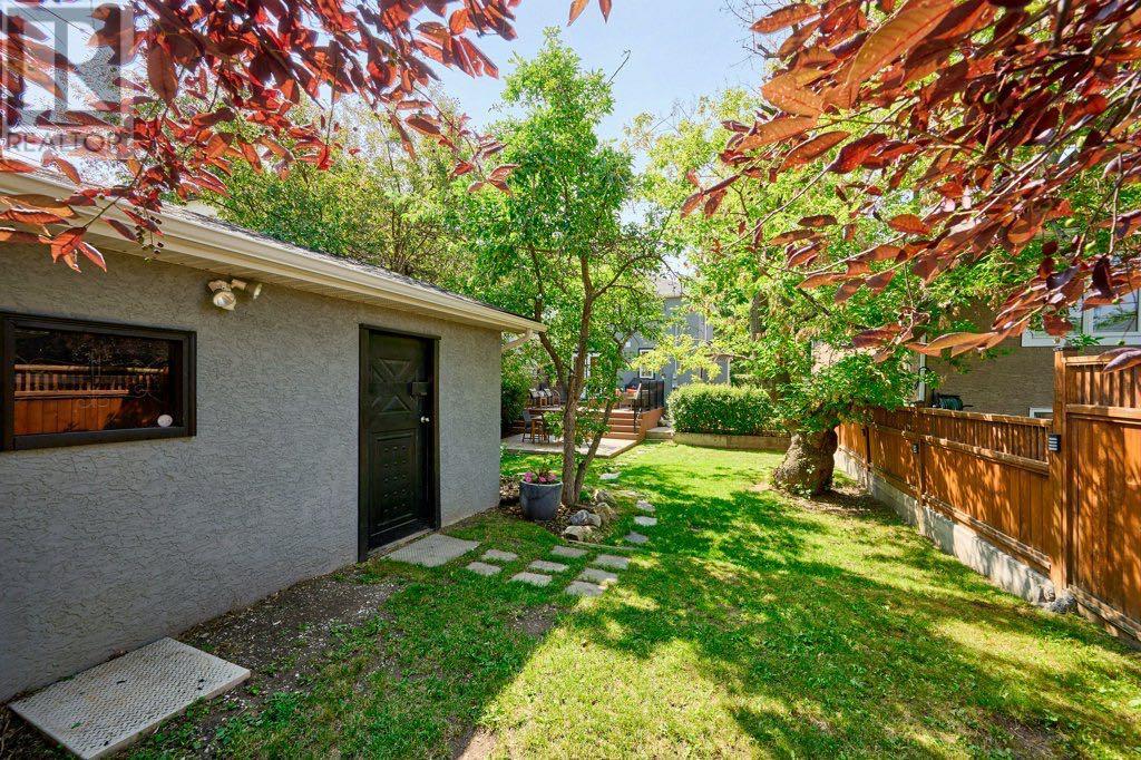 Single Family House for Sale in   Avenue NE Renfrew Calgary 