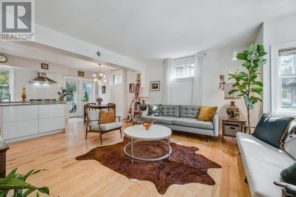 Single Family House for Sale in   Avenue NE Renfrew Calgary 