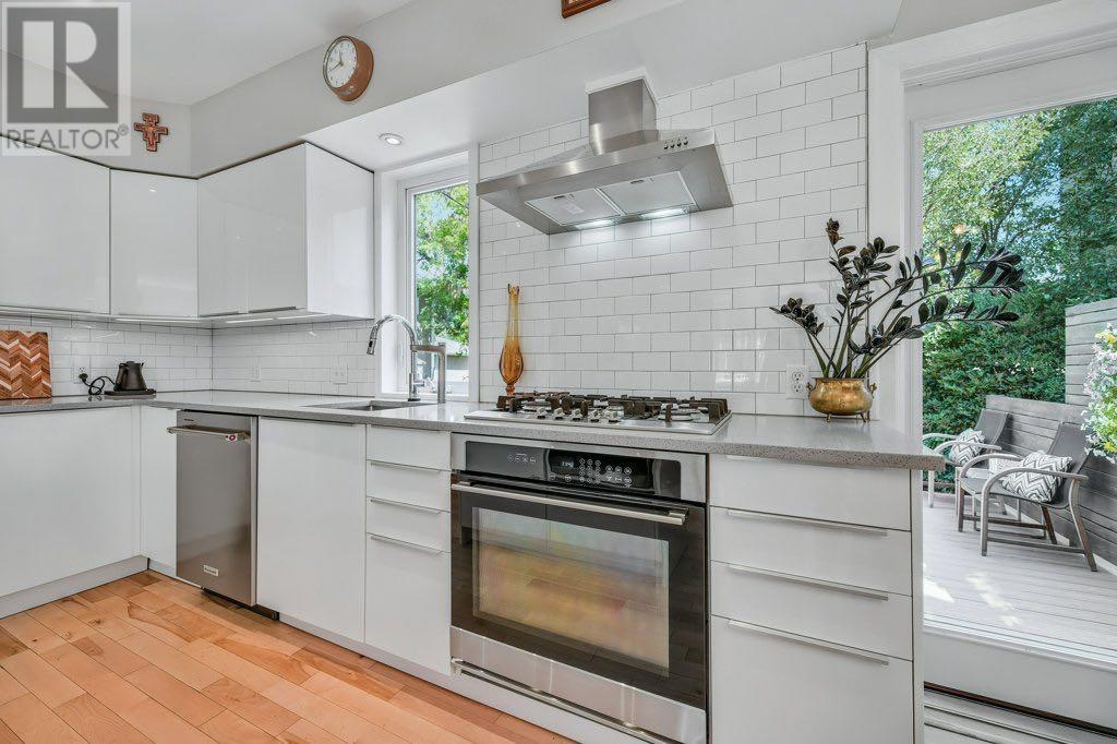 Single Family House for Sale in   Avenue NE Renfrew Calgary 