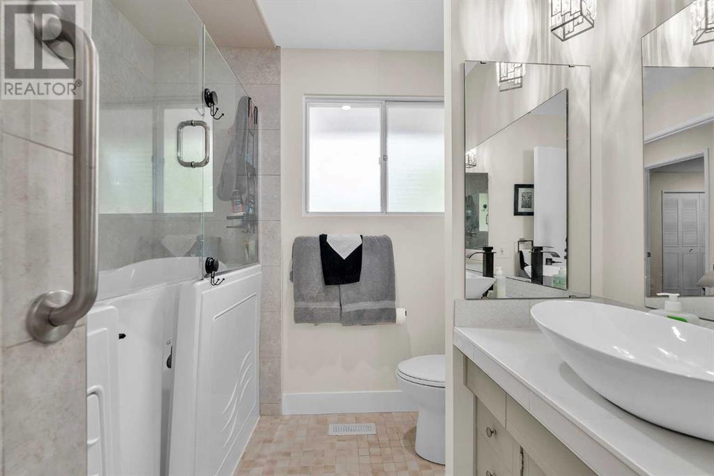 Single Family House Bungalow for Sale in  Hunterbow Crescent NW Huntington Hills Calgary 