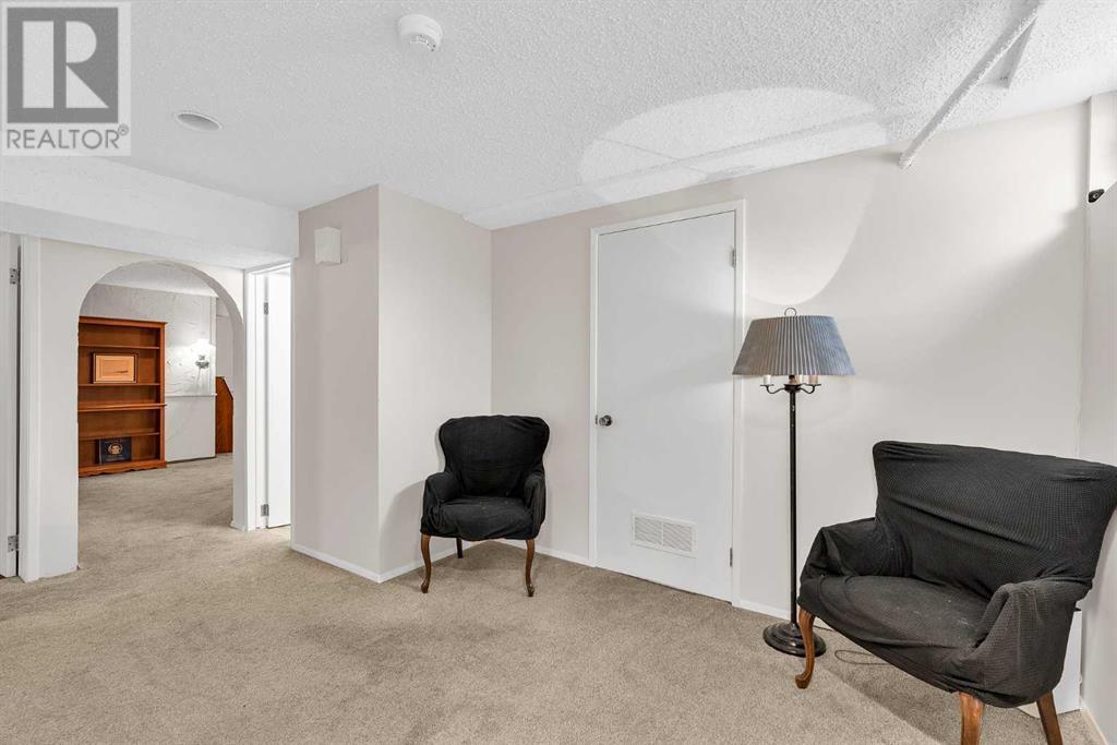 Single Family House Bungalow for Sale in  Hunterbow Crescent NW Huntington Hills Calgary 