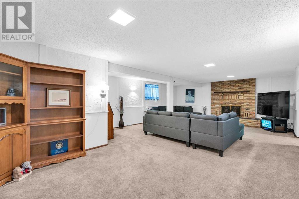 Single Family House Bungalow for Sale in  Hunterbow Crescent NW Huntington Hills Calgary 