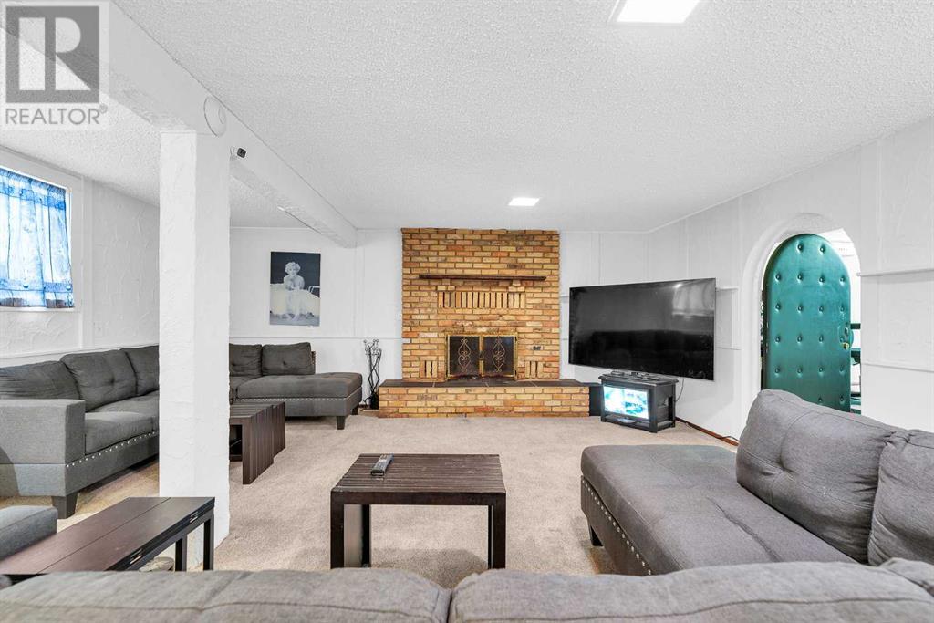 Single Family House Bungalow for Sale in  Hunterbow Crescent NW Huntington Hills Calgary 