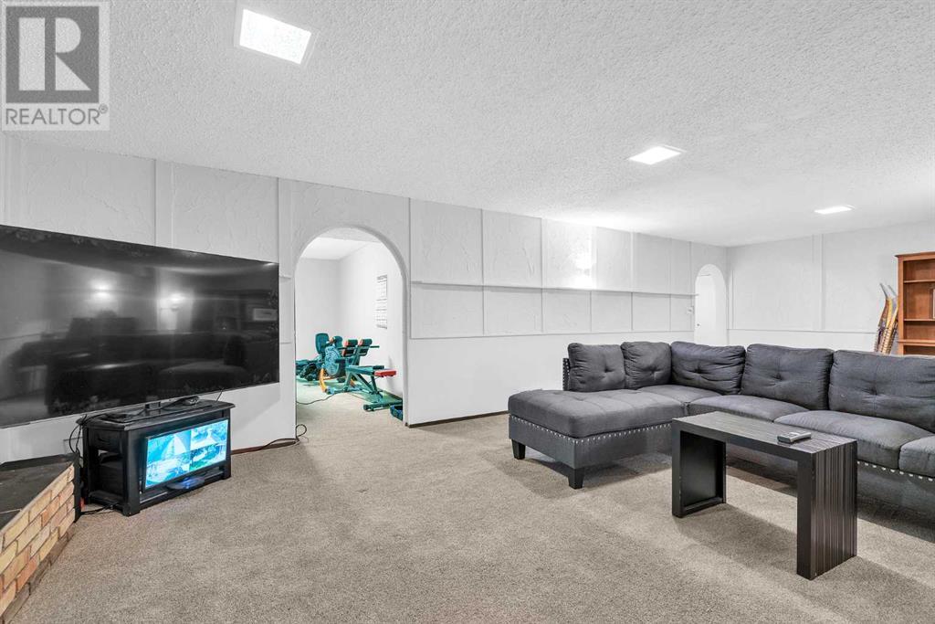 Single Family House Bungalow for Sale in  Hunterbow Crescent NW Huntington Hills Calgary 