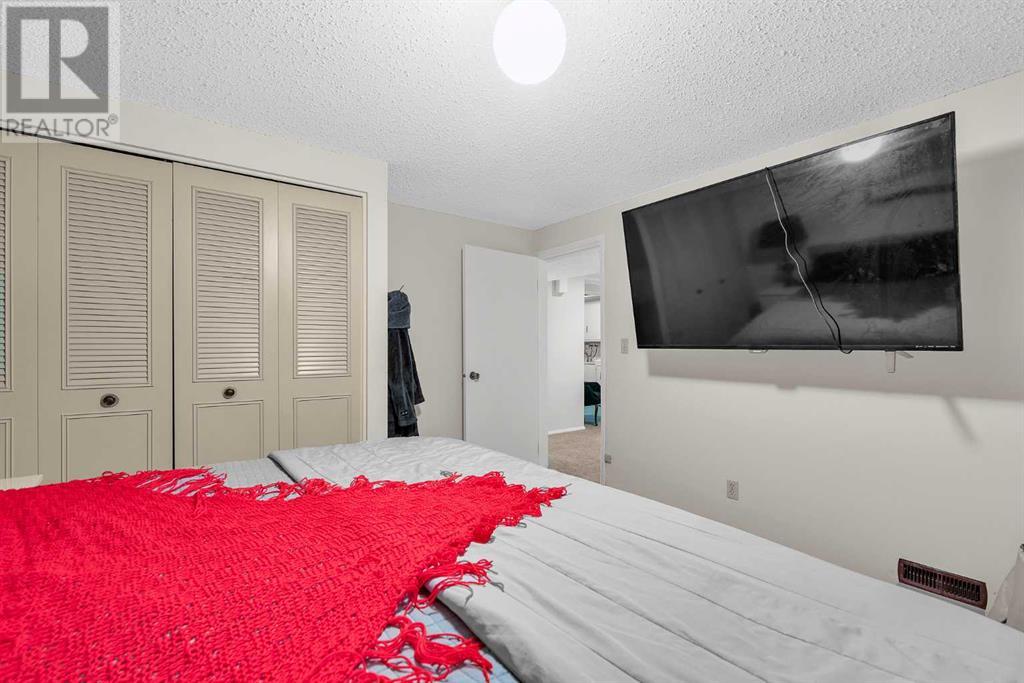 Single Family House Bungalow for Sale in  Hunterbow Crescent NW Huntington Hills Calgary 