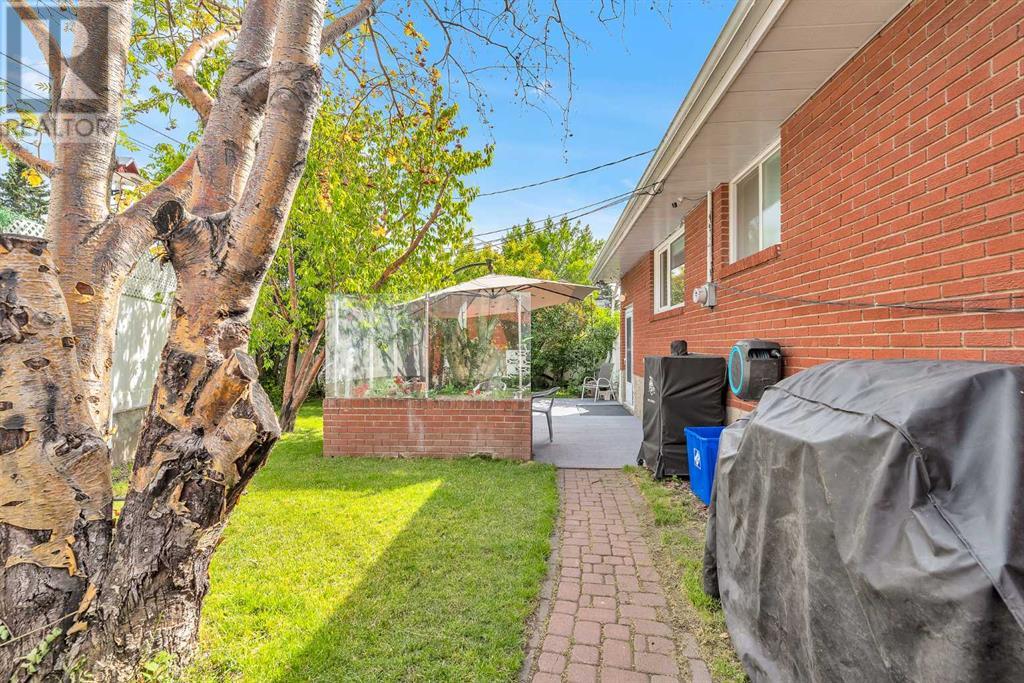 Single Family House Bungalow for Sale in  Hunterbow Crescent NW Huntington Hills Calgary 