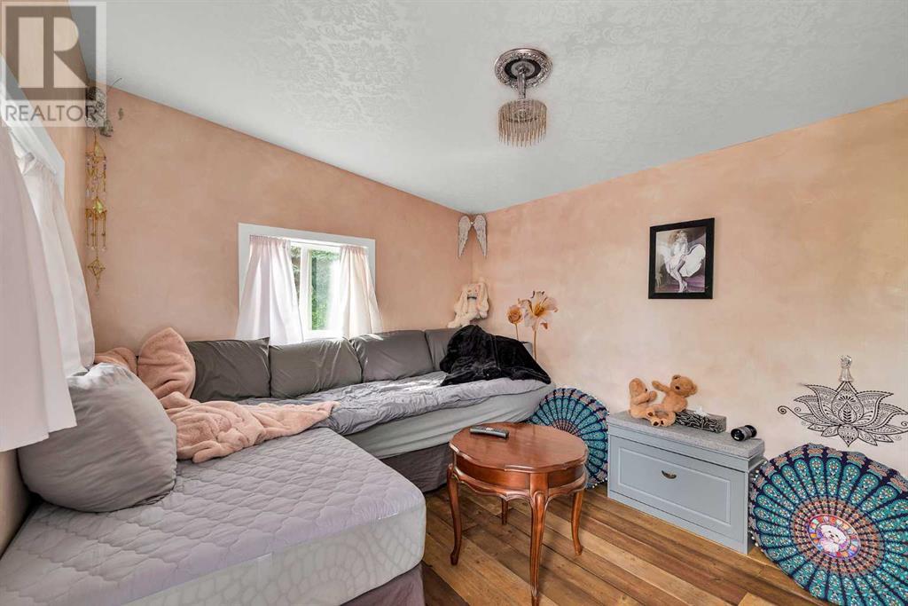 Single Family House Bungalow for Sale in  Hunterbow Crescent NW Huntington Hills Calgary 