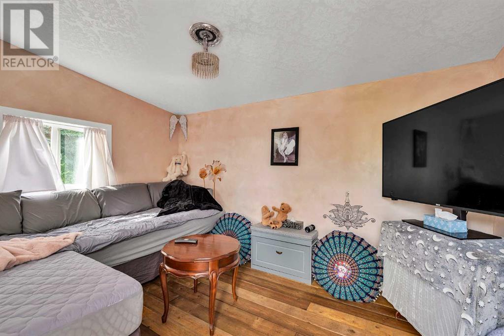 Single Family House Bungalow for Sale in  Hunterbow Crescent NW Huntington Hills Calgary 