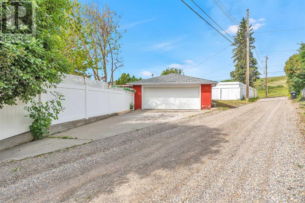 Single Family House Bungalow for Sale in  Hunterbow Crescent NW Huntington Hills Calgary 