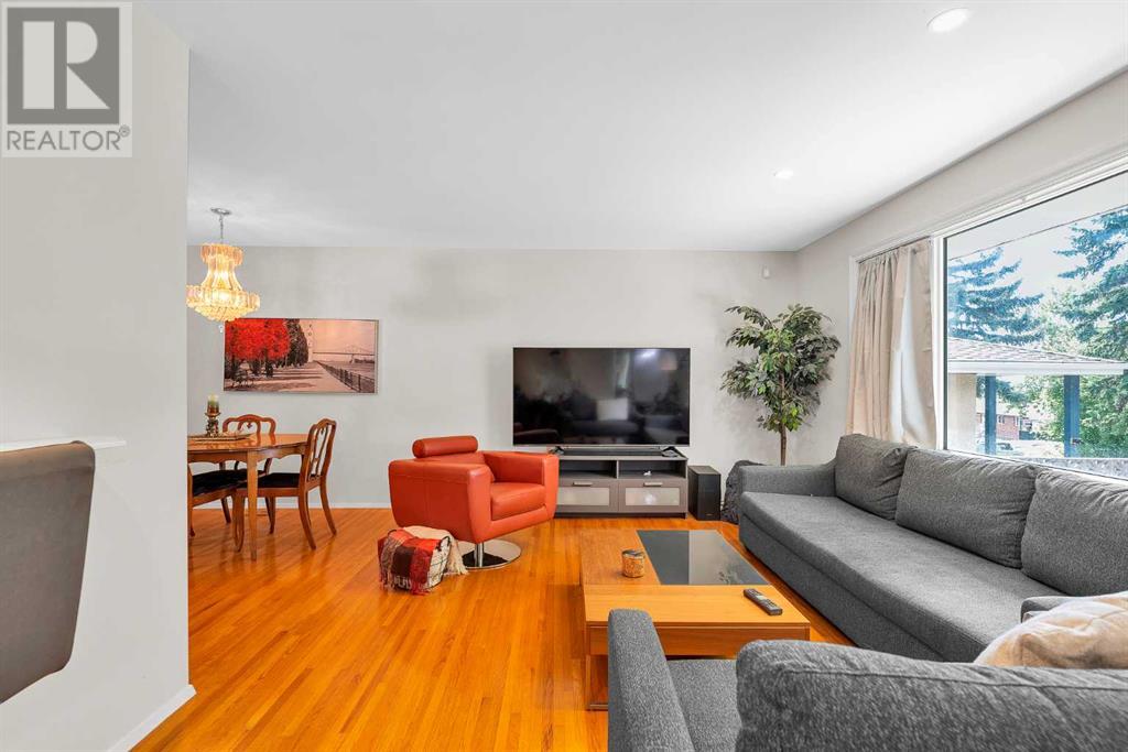 Single Family House Bungalow for Sale in  Hunterbow Crescent NW Huntington Hills Calgary 