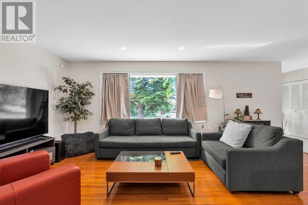 Single Family House Bungalow for Sale in  Hunterbow Crescent NW Huntington Hills Calgary 