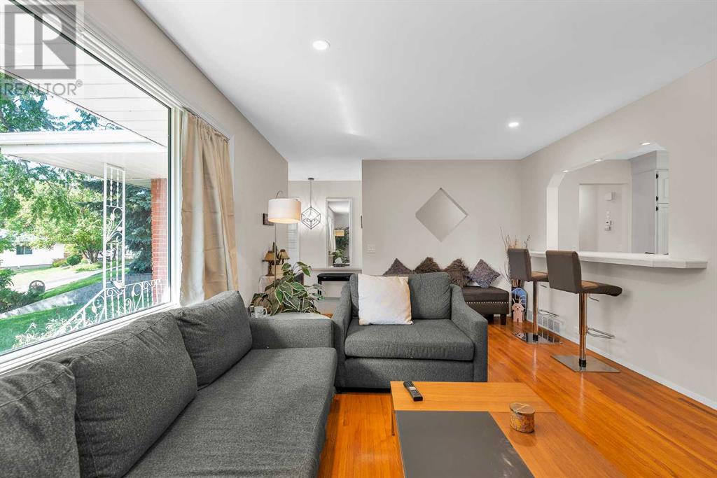 Single Family House Bungalow for Sale in  Hunterbow Crescent NW Huntington Hills Calgary 