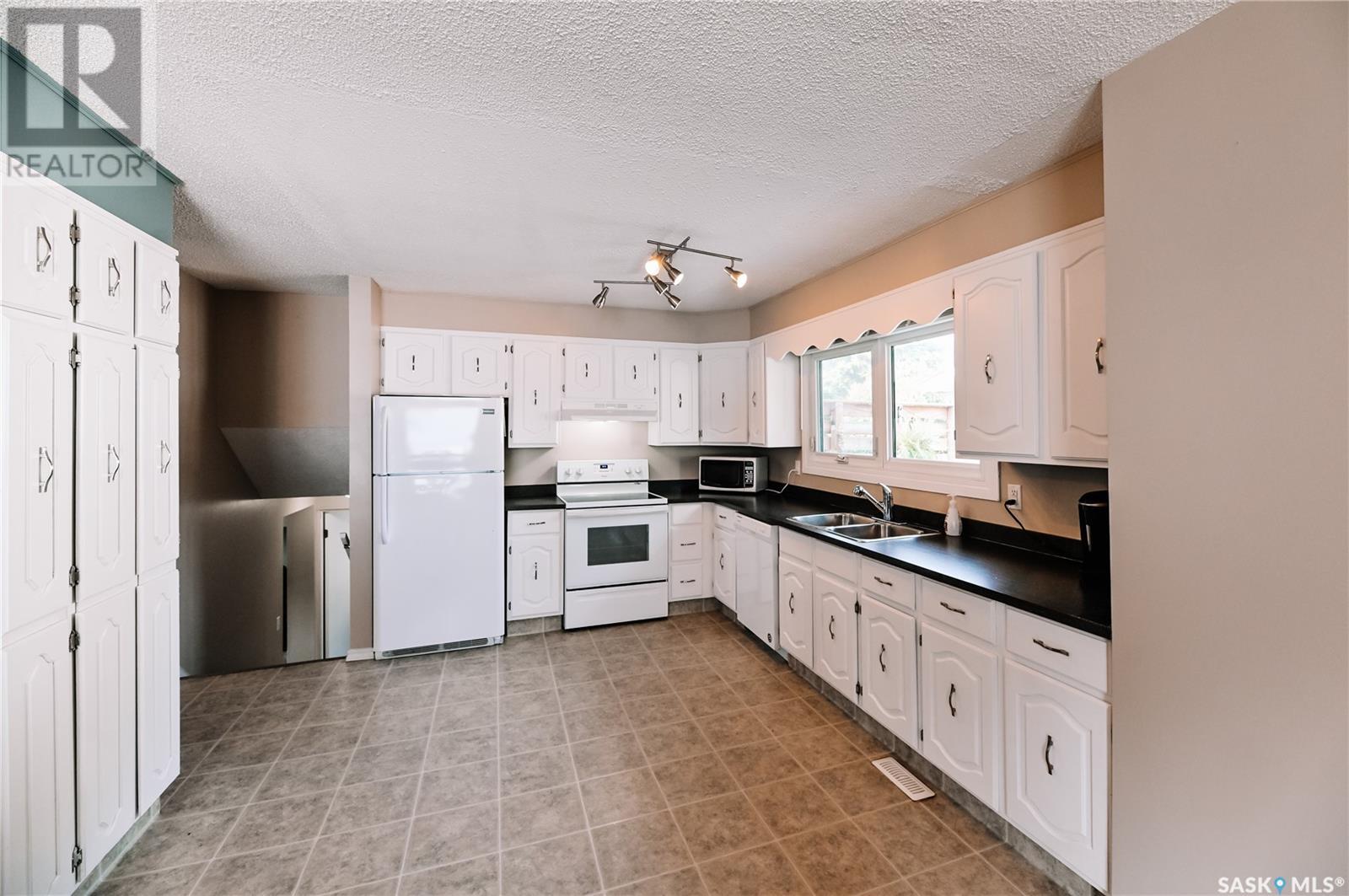 Single Family House for Sale in  th AVENUE E Prince Albert 