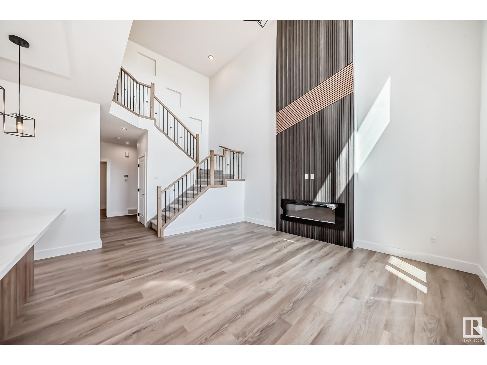Photo 5 of 325 Bluff Cv, Leduc AB