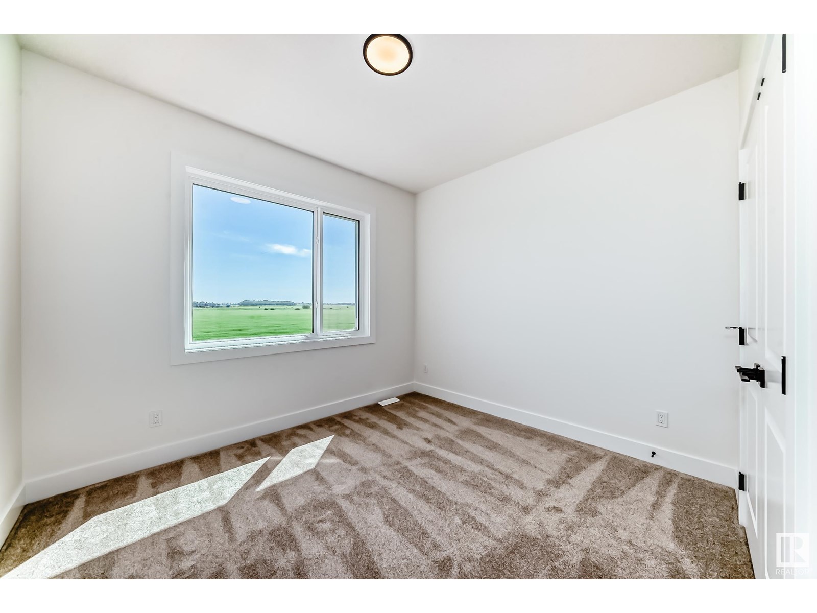 Photo 7 of 325 Bluff Cv, Leduc AB