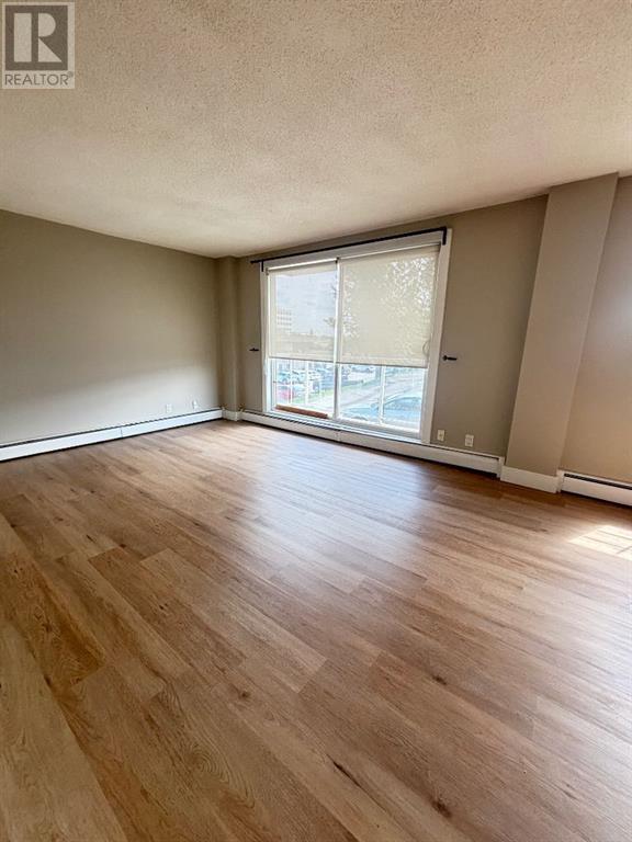 Single Family House for Sale in    Avenue SW Windsor Park Calgary 