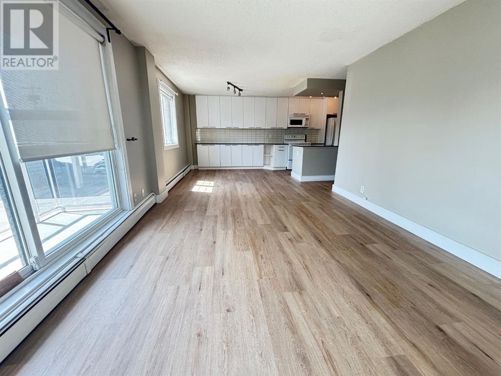 Single Family House for Sale in    Avenue SW Windsor Park Calgary 