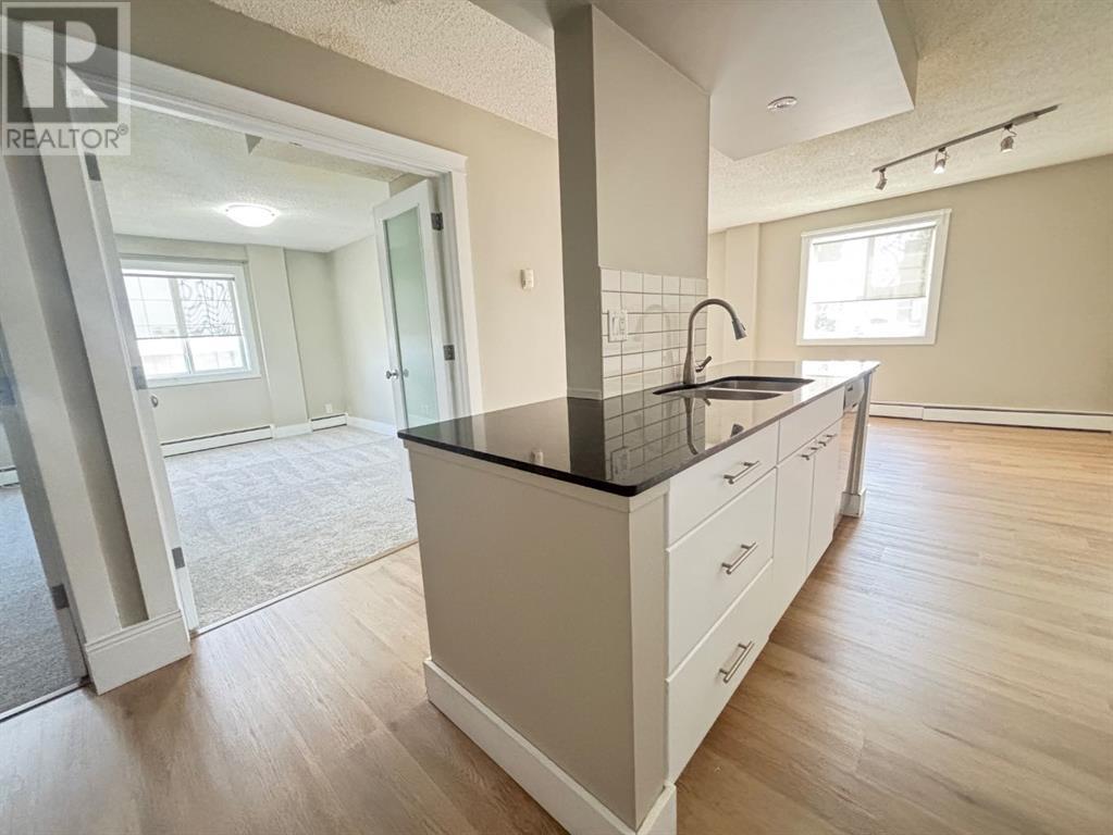 Single Family House for Sale in    Avenue SW Windsor Park Calgary 