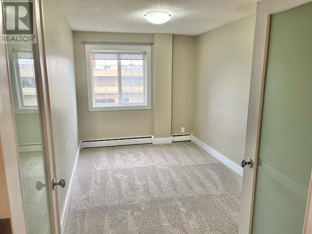 Single Family House for Sale in    Avenue SW Windsor Park Calgary 