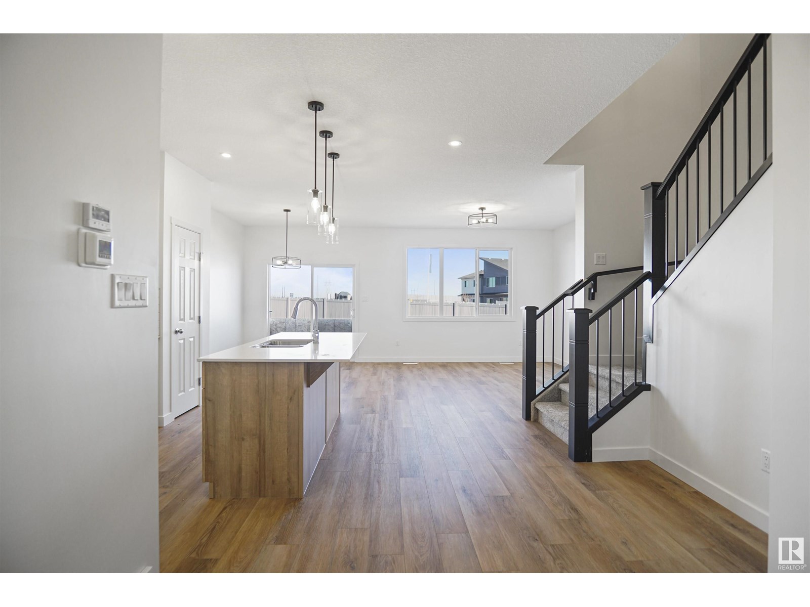 Photo 7 of 18955 28 Av Nw, Edmonton AB