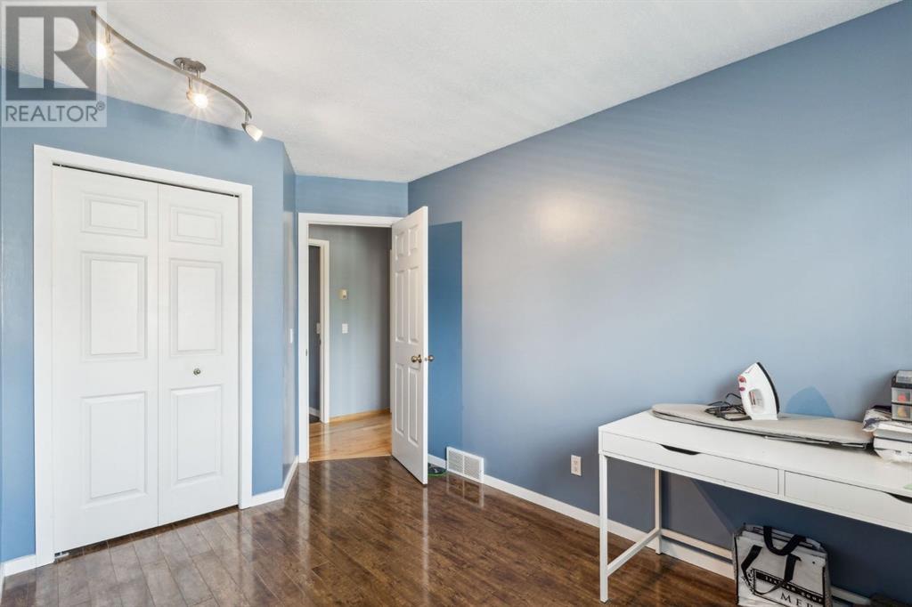 Single Family House 4 Level for Sale in  Applewood Drive SE Applewood Park Calgary 