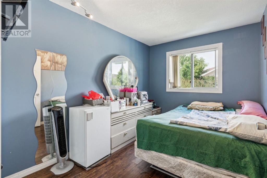Single Family House 4 Level for Sale in  Applewood Drive SE Applewood Park Calgary 