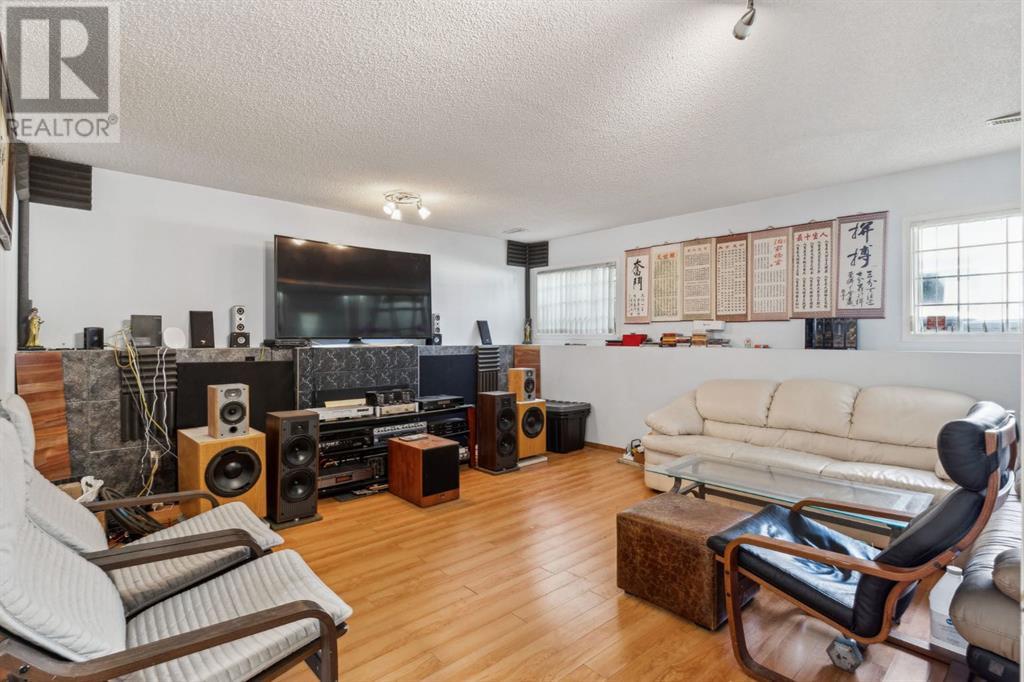 Single Family House 4 Level for Sale in  Applewood Drive SE Applewood Park Calgary 