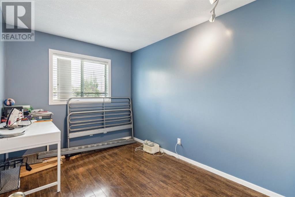 Single Family House 4 Level for Sale in  Applewood Drive SE Applewood Park Calgary 