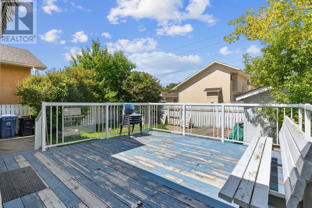 Single Family House 4 Level for Sale in  Applewood Drive SE Applewood Park Calgary 