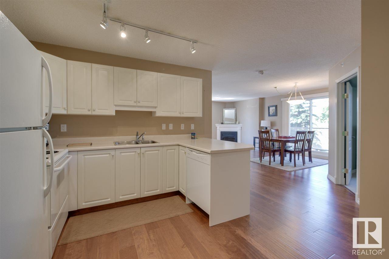 Photo 11 of 202 10649 Saskatchewan Dr Nw, Edmonton AB