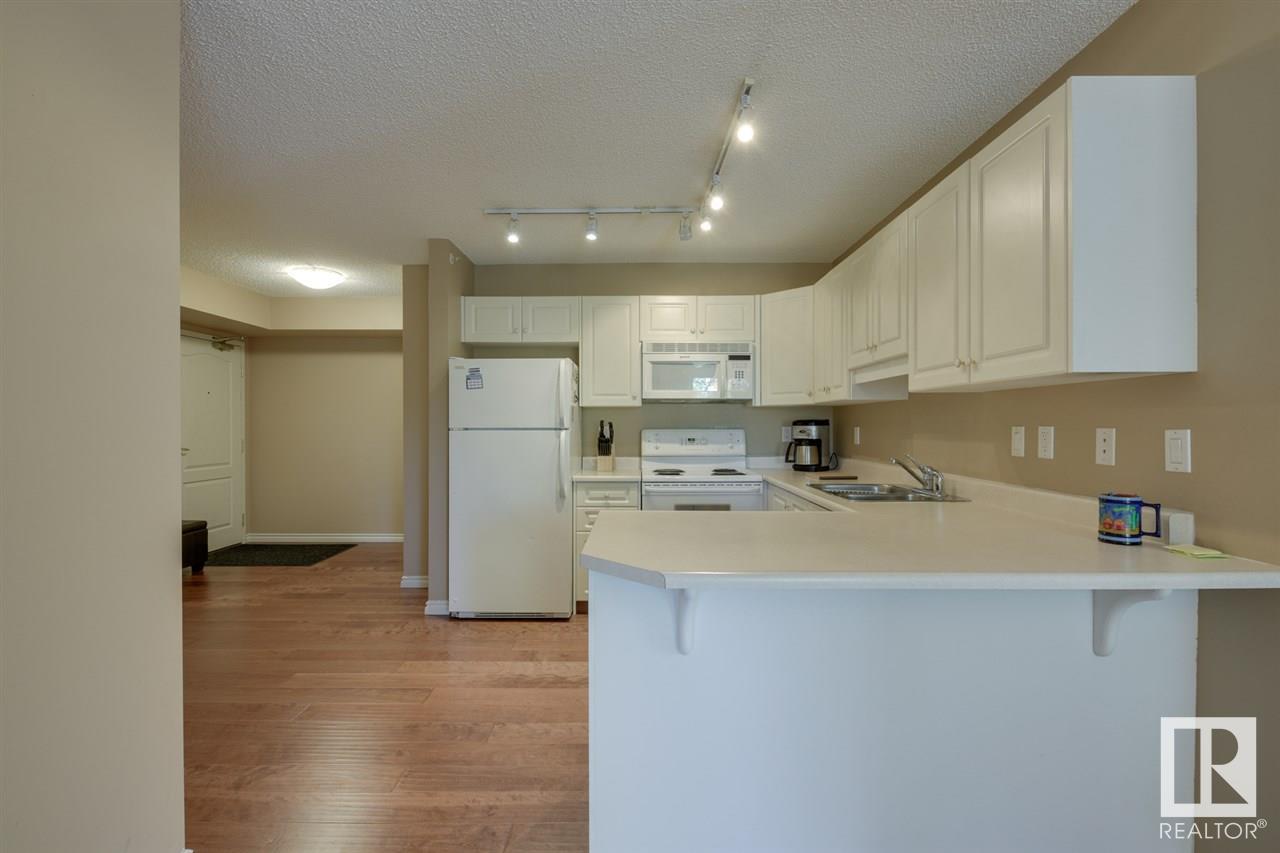 Photo 9 of 202 10649 Saskatchewan Dr Nw, Edmonton AB