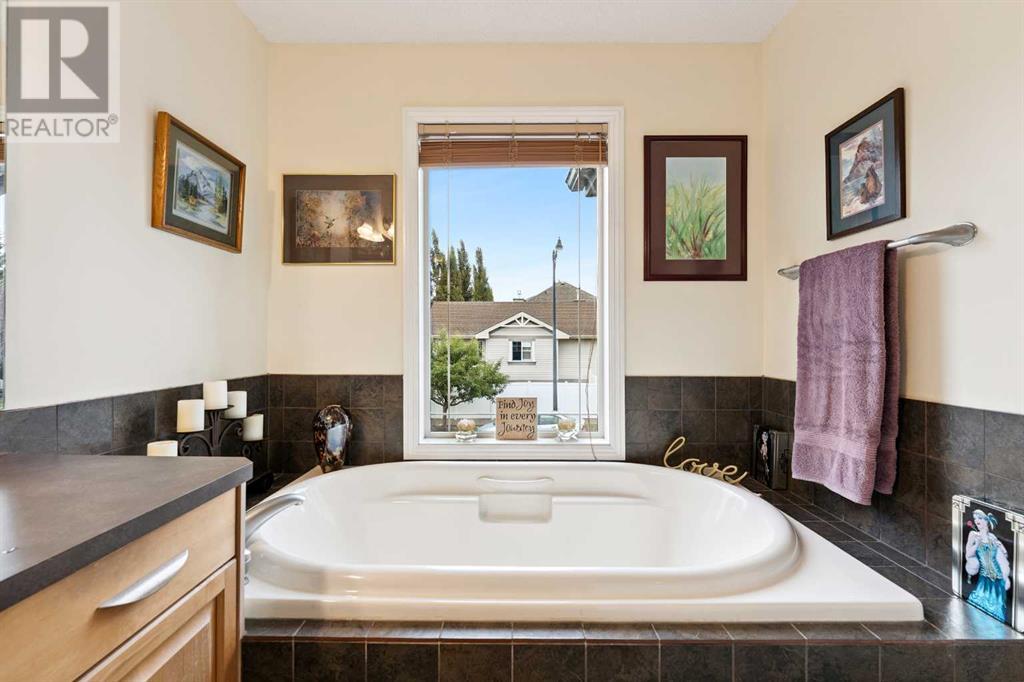 Single Family House 4 Level for Sale in  Prestwick Heath SE McKenzie Towne Calgary 