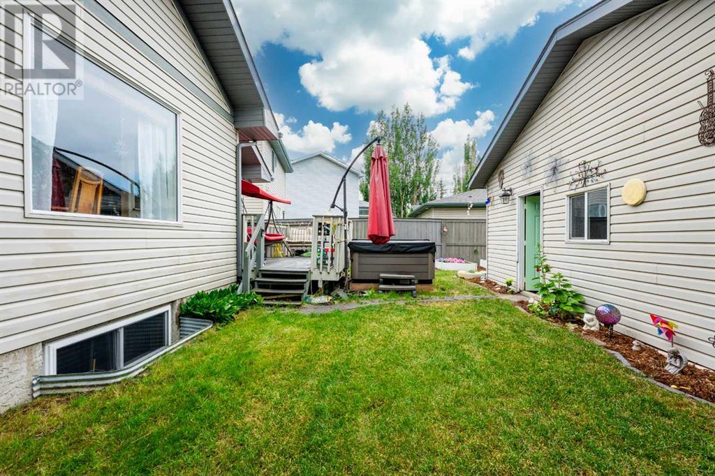 Single Family House 4 Level for Sale in  Prestwick Heath SE McKenzie Towne Calgary 