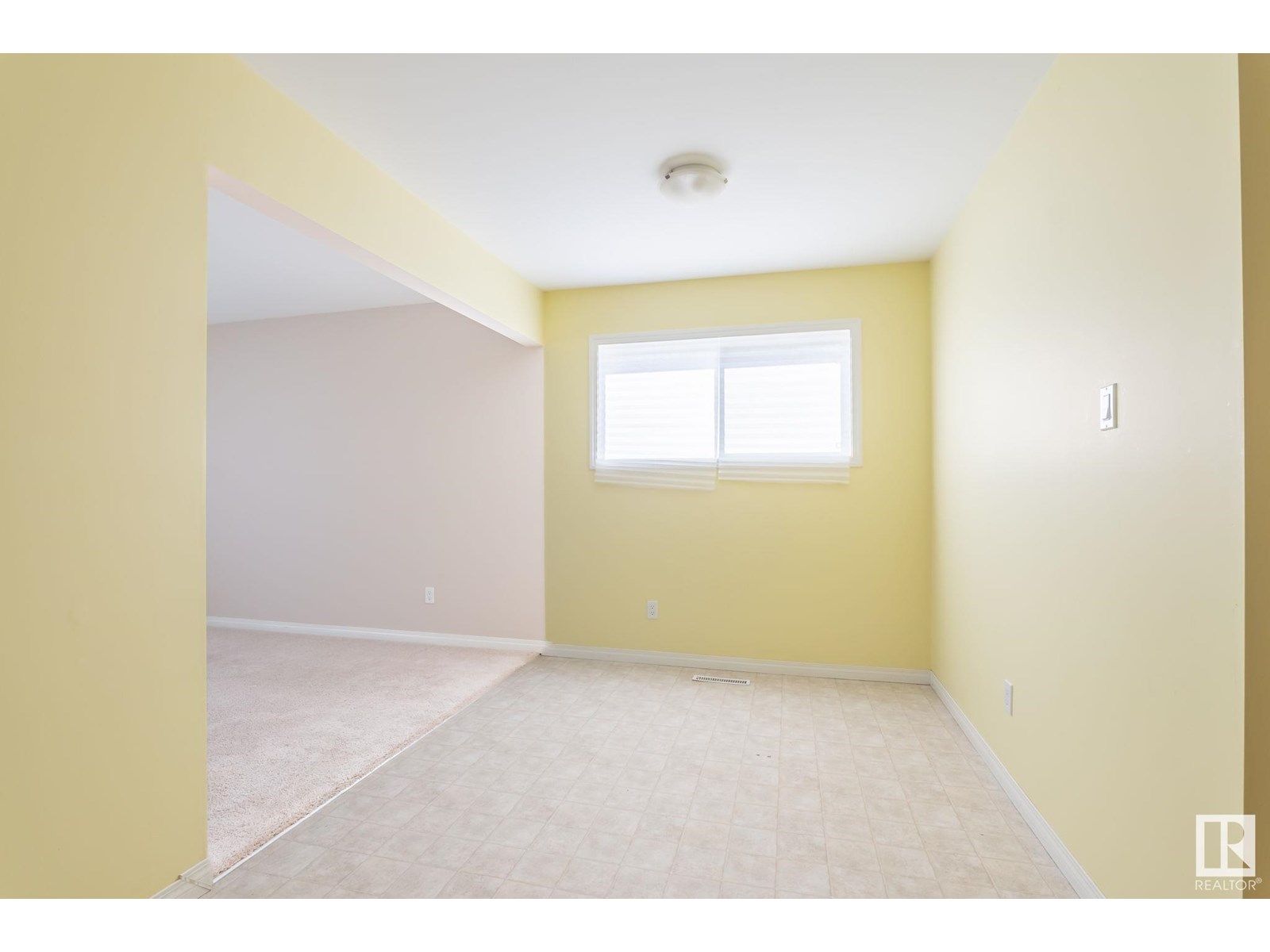 Photo 7 of 8008 129 A Av Nw, Edmonton AB