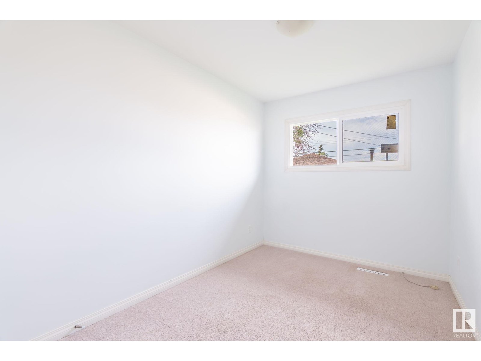 Photo 24 of 8008 129 A Av Nw, Edmonton AB