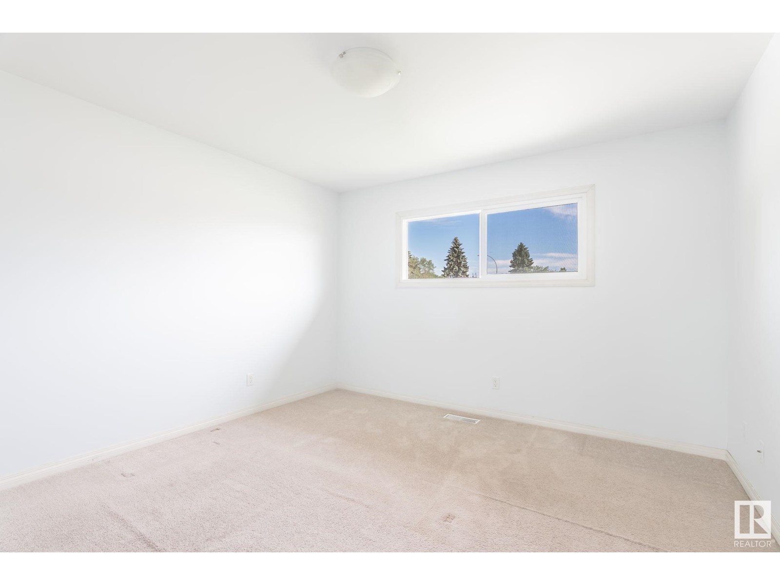 Photo 35 of 8008 129 A Av Nw, Edmonton AB