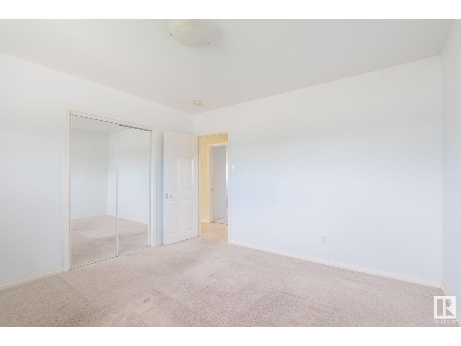 Photo 23 of 8008 129 A Av Nw, Edmonton AB