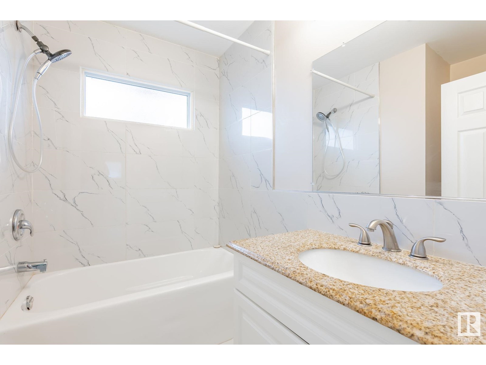 Photo 20 of 8008 129 A Av Nw, Edmonton AB
